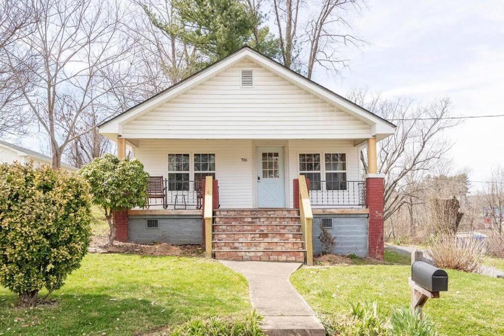 Remodeled 1920S Charmer Near Etsu Jcmc & Downtown - Single Family Home Johnson City Exterior photo