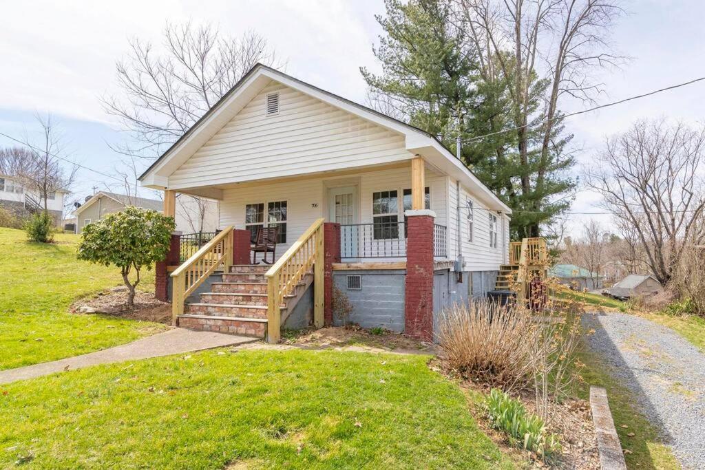 Remodeled 1920S Charmer Near Etsu Jcmc & Downtown - Single Family Home Johnson City Exterior photo